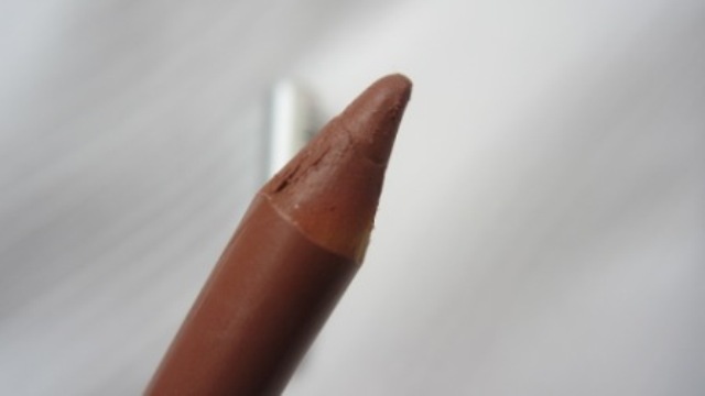 Essence Lip liner In the Nude (4)