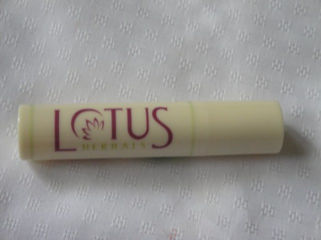 Lotus herbals fresh mint lip therapy (3)
