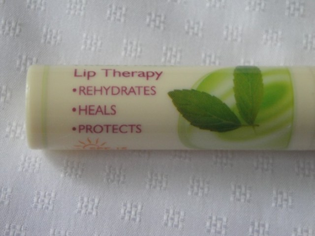 Lotus herbals fresh mint lip therapy (4)