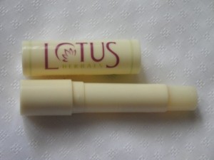 Lotus herbals fresh mint lip therapy (6)