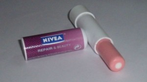 Nivea repair & Beauty Lip Balm (2)
