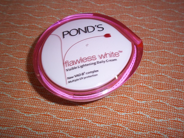 Pond's white beauty visible  lightening daily cream