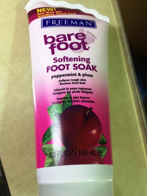 freeman Bare Foot peppermint & plum Softening Foot Soak (2)