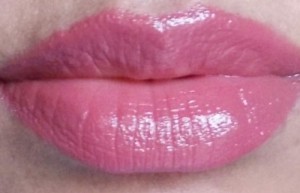 glossy nude lips