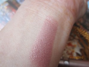 Essence lipstick look at me swatch