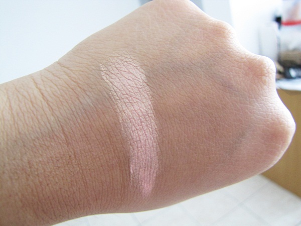 Benefit Creaseless Eyeshadow in Sippin n Dipping 6