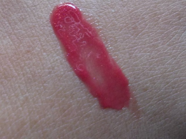 Loreal Color Riche Le Gloss Blushing Berry swatch