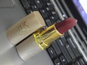 Lotus herbals pure colors lipstick Rose Madder (3)