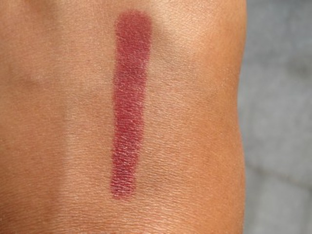 Lotus herbals pure colors lipstick Rose Madder Swatch