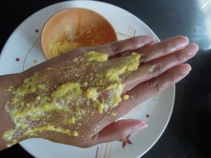 Moisturizing Hand Treatment for Dry Hands DIY (7)