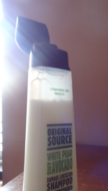 Original Source White Pear and Avocado Damage Limitation Shampoo2