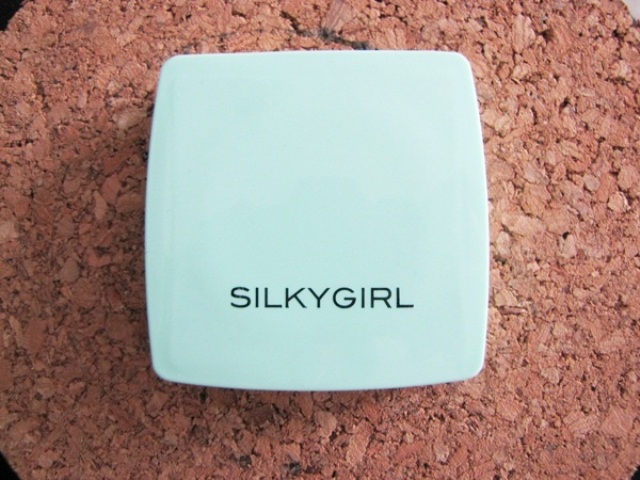Silky Girl Pure Fresh Oil Control Pressed Powder SPF20