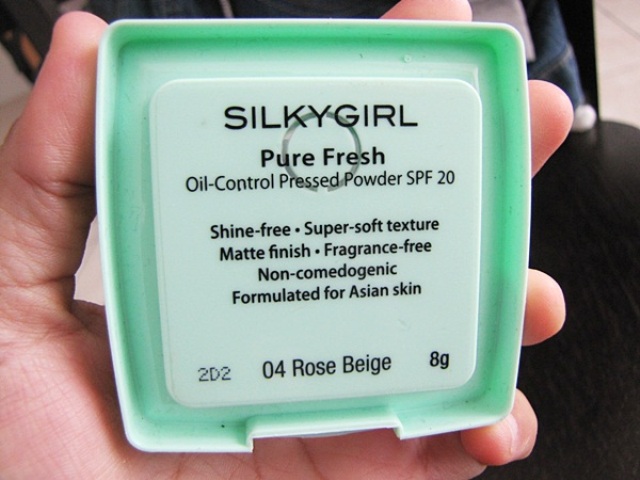 Silky Girl Pure Fresh Oil Control Pressed Powder SPF20 2