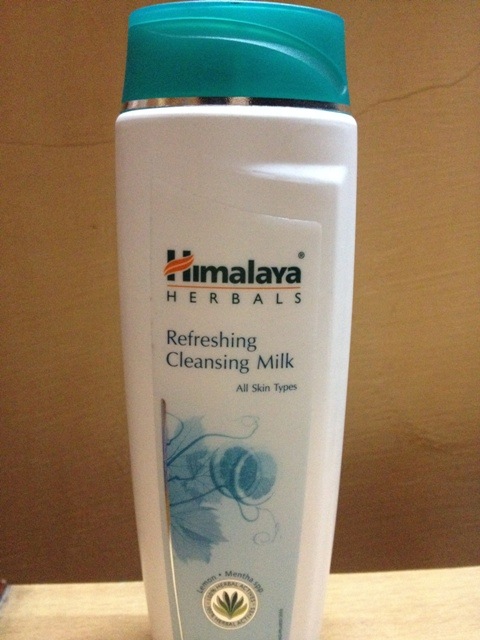 himalaya refreshing cleansing milk