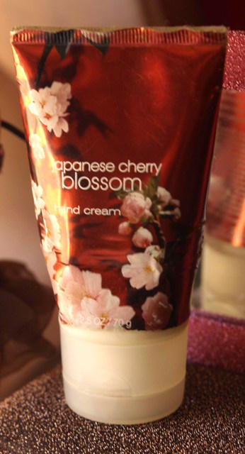 Bath&Body Works Japanese cherry blossom hand cream 