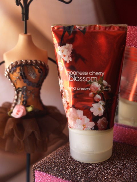 Bath&Body Works Japanese cherry blossom hand cream  2