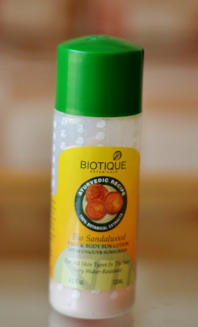 Biotique+Bio+Sandalwood+Face+and+Body+Sun+Lotion+Review