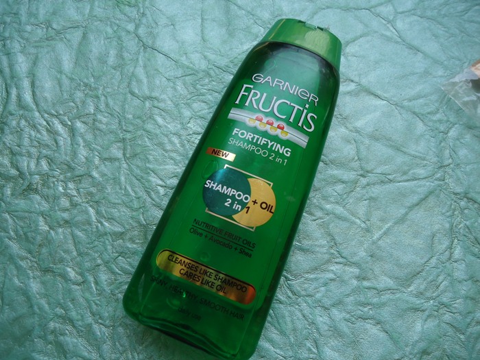 Garnier+Fructis+Fortifying+Shampoo+Oil+2+in+1+Review