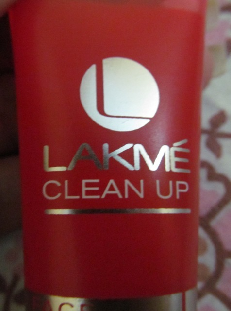 Lakme Clean Up Face wash nourishing glow (3)