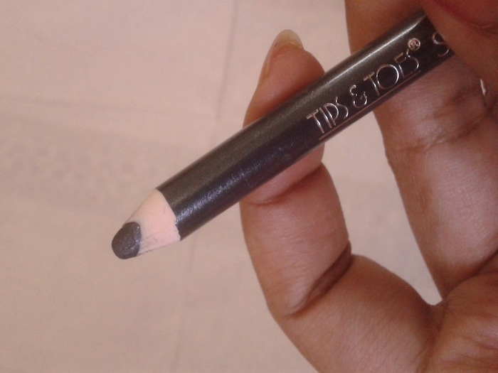 Tips-Toes-Stay-On-Eye-Pencil-Smokey-3