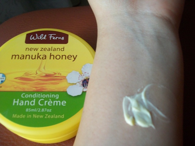 Wild Ferns Manuka Honey Conditioning Hand Crème swatch (2)