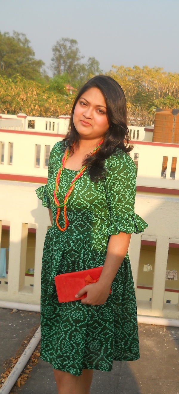 green-dress-red-clutch-outfit