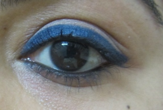 Blue eye liner