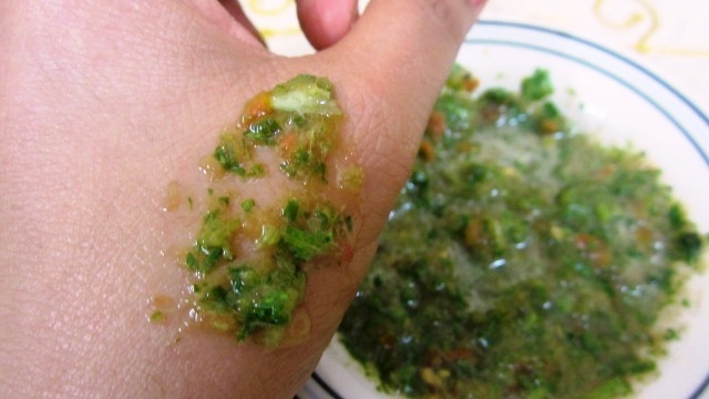 Coriander Face Mask for Pimple Scar Removal - DIY (4)