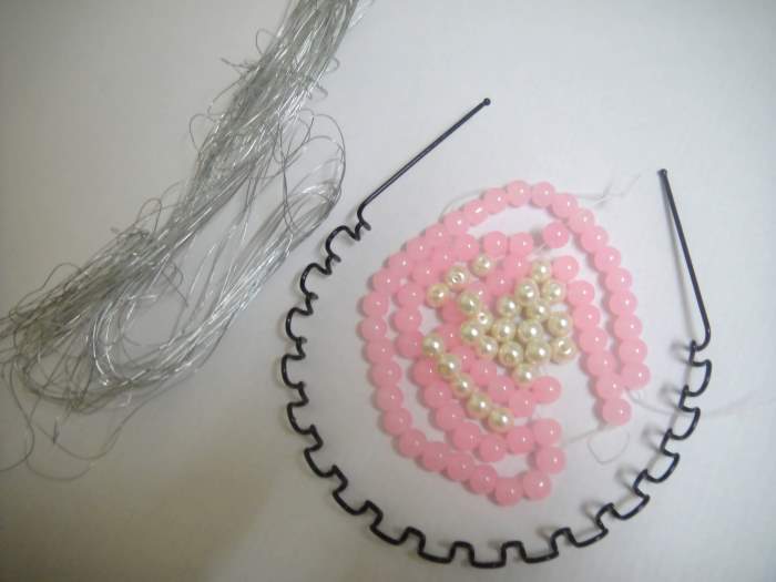 Zig Zag Baby Pink and Cream Pearls Hair Band: Do It Yourself