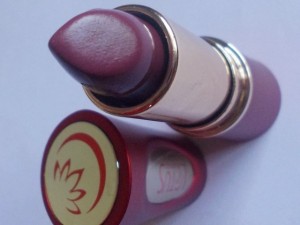 Lotus Herbals Moist Petals Lipstick Raspberry Punch (3)
