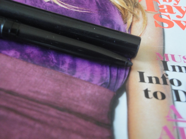 L’Oreal Paris Pencil Perfect Self-Advancing Eyeliner - Carbon Black (3)