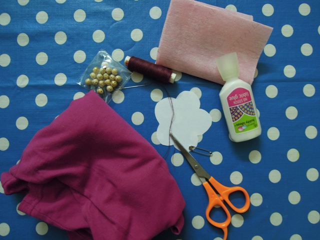 Make your own Fluffy Flower Brooch DIY (3)