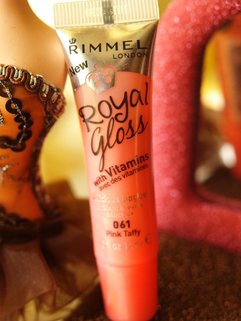 Rimmel London Royal Gloss - 061 Pink Taffy  2