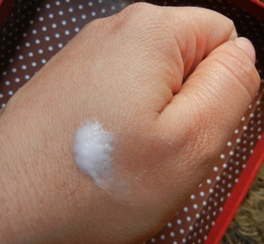 Aroma Magic Carrot Sunscreen Lotion Swatches (2)