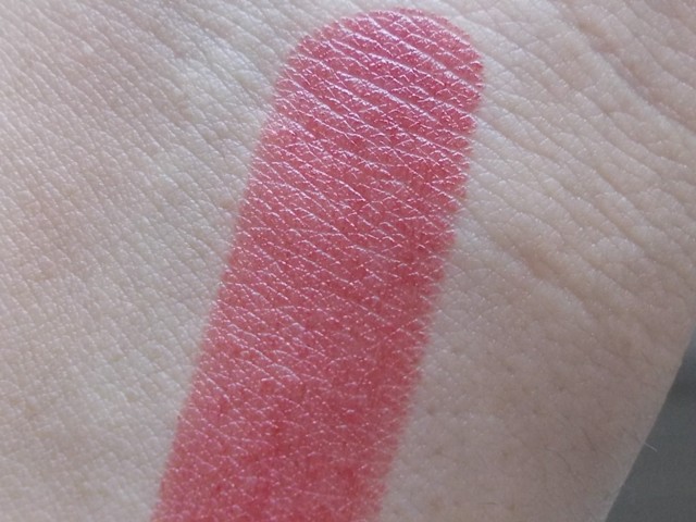 Colorbar Velvet Matte Lipstick Luv me (8)