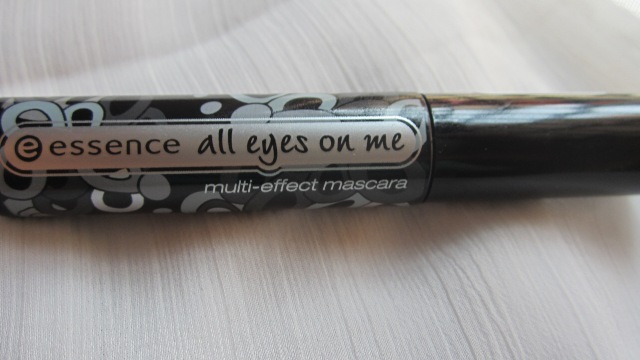 Essence All Eyes On Me Mascara - Soft Black #01 (8)