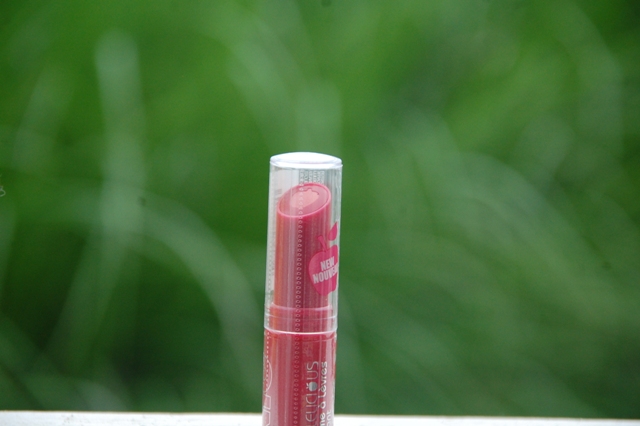 NYC Applelicious Glossy Lip Balm - Big Apple Red (2)