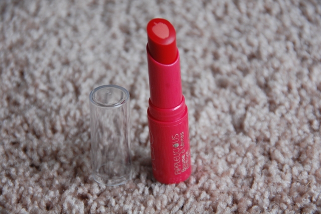 NYC Applelicious Glossy Lip Balm - Big Apple Red (7)