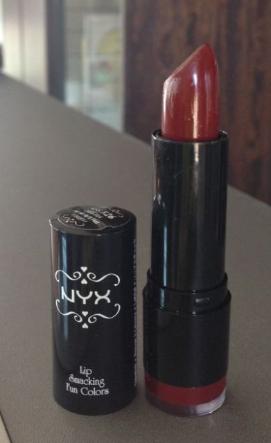 NYX Round Lipstick Hestia (3)