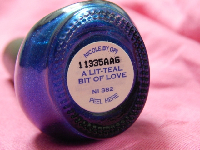 Nicole by OPI A Lit-Teal Bit of Love (4)