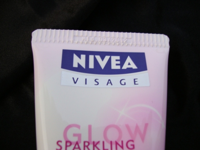 Nivea Visage Sparkling Glow Fairness Face Wash (2)