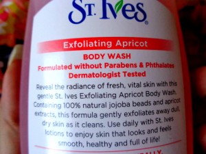 St.Ives Exfolitating Body Wash Apricot (4)