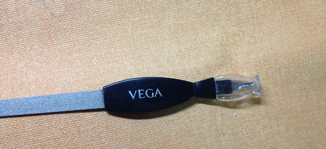 Vega Manicure Nail File with Cuticle Trimmer