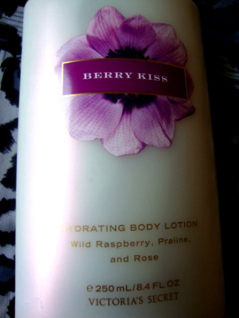 Victoria’s Secret Berry Kiss Hydrating Body Lotion (3)