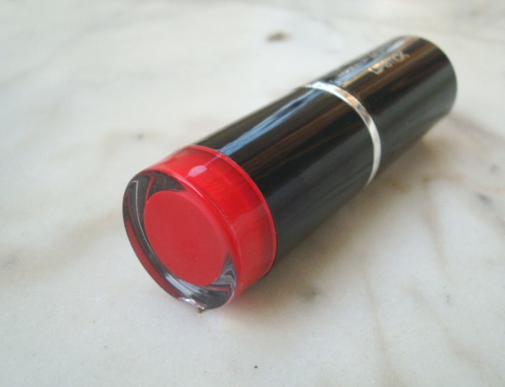 Bright red lipstick 3