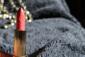 Estee Lauder Signature Lipstick Coral +Kiss