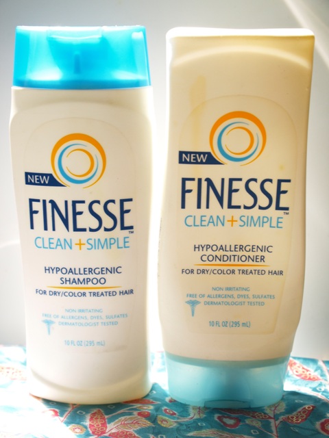 Finesse Clean + Simple Hypoallergenic Conditioner for Dry/ Color Treated Hair