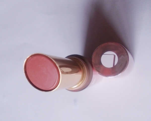 Lakme 9 to 5 Lip Color Red Chaos (5)
