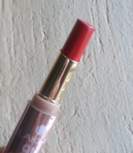 Lakme 9 to 5 Lip Color Red Coat (3)