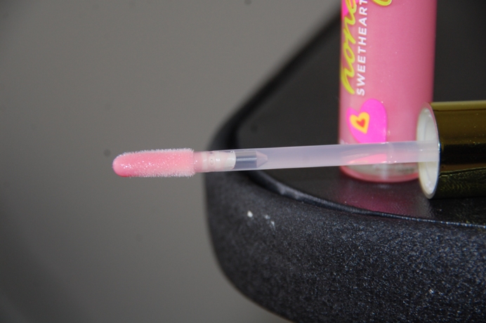 Light pink lip gloss 3